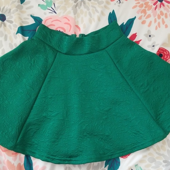 H&M Skirt - Picture 1 of 3